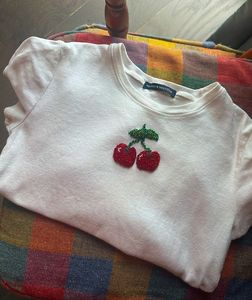 Débardeur brodé de perles de qualité supérieure pour femmes avec de magnifiques broderies et embellissements faits à la main - Product Image 1
