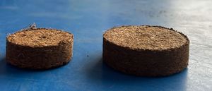 บล็อกใยมะพร้าว-วัสดุปลูกแบบไร้ดินที่ย่อยสลายได้เป็นมิตรกับสิ่งแวดล้อม ดูดซับน้ำได้ดี น้ำหนักเบา เหมาะสำหรับปลูกพืชแบบไฮโดรโปนิกส์ สำหรับเพาะเมล็ด - Product Image 5