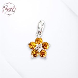 [เชอรี จิวเวลส์] จี้ทองคำขาวแท้ 18K สำหรับผู้หญิง รูปทรงดอกไม้เล็กๆ ประดับด้วยไพลินสีเหลืองธรรมชาติและเพชรแบบฝังง่าม ดีไซน์เรียบง่าย - Product Image 1