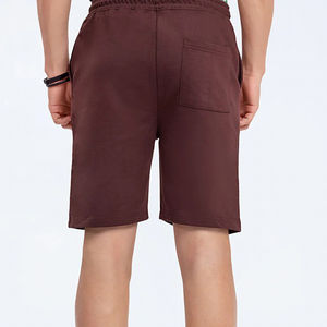 Article unique, logo imprimé DTF personnalisé, jogging homme grande taille, couleur unie, coupe ample avec poches latérales, streetwear homme court. - Product Image 6