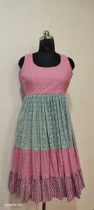 Robe midi sans manches coupe trapèze avec ourlet plissé superposé, imprimé géométrique rose et vert, tenue décontractée d'été - Product Image 1