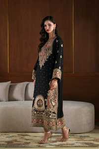 Kaftan traditionnel noir pour femme, brodé de sequins et de motifs, longueur standard, travail de broderie complexe, protection solaire - Product Image 2