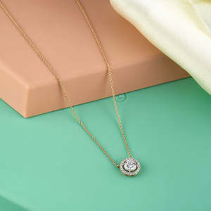 Collar de Lujo con Halo de Diamantes en Oro Amarillo Sólido de 14K - Product Image 1