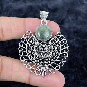 Pendentif en pierre précieuse naturelle Prehnite, pendentif en argent sterling 925, motif d'aile, style bohème, bijoux de charme pour un usage quotidien - Product Image 1