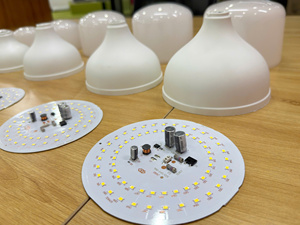 Ampoule LED T10 10W 6500K fabriquée au Vietnam, SKD OEM, ampoule LED finie, garantie 2 ans - Product Image 1