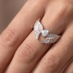 Bague unisexe en argent 925 avec moissanite taille ovale Aile d'ange, bijou fin, cadeau spécial pour elle - Product Image 2