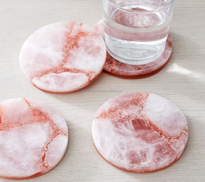 Dessous de verre élégants en pierre d'agate faits à la main Motifs de fleurs uniques Sculptés et polis Jante plaquée or Artisanat décoratif en résine - Product Image 6