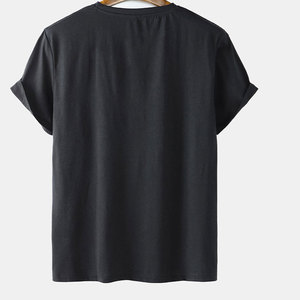เสื้อยืดผู้ชายสไตล์ลำลอง ออกแบบมาเพื่อการออกกำลังกาย กิจกรรมกลางแจ้ง และสวมใส่ในชีวิตประจำวัน ด้วยผ้าเนื้อนุ่ม ดีไซน์ทันสมัย - Product Image 2