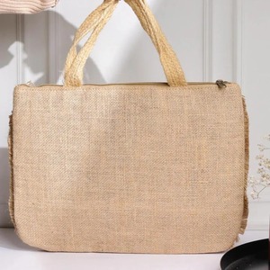 Fournisseur indien de sacs en jute multi-usages pour le shopping, l'emballage, la promotion et les cadeaux d'entreprise, disponibles au meilleur prix - Product Image 6