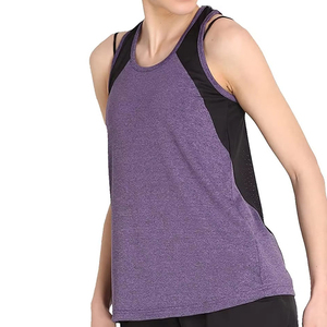 Camiseta sin mangas para mujer de diseño perfecto, con logo personalizado, cómoda, de algodón, para entrenamiento, gimnasio, de alta visibilidad y sostenible. - Product Image 3