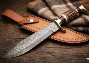 Cuchillo de caza hecho a mano de acero de Damasco con punta curva, mango de asta de ciervo y funda de cuero. - Product Image 6