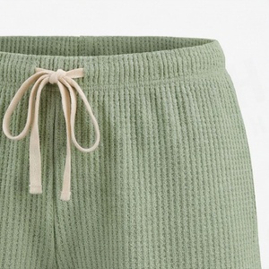Conjunto de 2 Piezas para Mujer, Top Verde Sólido sin Tirantes y Pantalones Cortos por Encima de la Rodilla, Tejido, Casual, para Primavera/Verano - Product Image 5