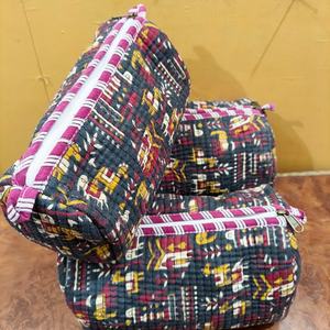 Juego de Tres Bolsas de Maquillaje de Algodón Acolchado Indio, Ecológicas, con Estampado a Mano, de Gran Capacidad, Resistentes al Agua, para Primavera/Invierno - Product Image 2