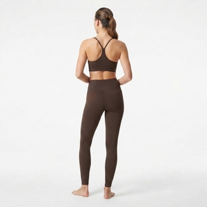 Conjunto Deportivo de Dos Piezas para Mujer, Bra Deportivo Marrón y Leggings de Cintura Alta - Product Image 4