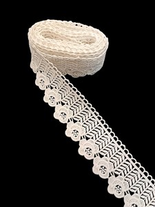 Ribete de encaje floral de poliéster blanco de alta calidad – Cinta bordada vintage con rosas y hojas para coser, ribetes de prendas - Product Image 3
