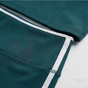 Ensemble 2 pièces de yoga pour femme, bleu marine côtelé, composé d'un crop top à manches longues et d'un short taille haute, avec décolleté carré et bretelles spaghetti - Product Image 5