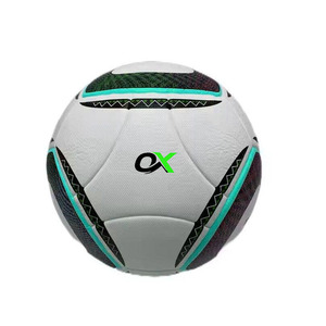 Ballon de football de taille 5 de haute qualité Oxva Industries, en cuir PU, logo personnalisé, léger, écologique, haute rétention d'air - Product Image 3