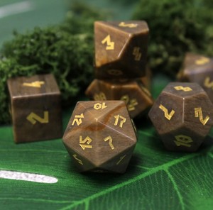 Jeu de dés en bois polyédriques, dés de jeu à grain naturel, matériau durable, roulement fluide, chiffres clairs, jeu de table - Product Image 6