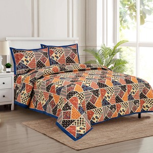 Couvre-lit traditionnel Alankriti imprimé à la main en coton 100% - Motif floral bohème indien fait main - Anti-acariens - Ensemble 200TC - Product Image 1