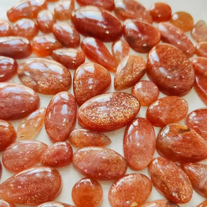 Lot en gros de pierres précieuses naturelles de qualité supérieure, en pierre de soleil orange, formes variées, cabochons polis, pour bijoux ou cadeau pour elle - Product Image 3