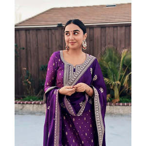 Conjunto de Top-Sharara y Dupatta para Mujer con Bordado Intenso y Lentejuelas para Fiestas, Nuevo Estilo - Product Image 4