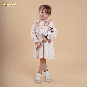 Robe pour enfants en coton 100% à fleurs smockées à la main, couleur sépia rose, automne - ODM DR4497 - Product Image 2