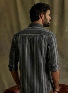 เสื้อเชิ้ตแขนยาวลายทางสีเขียวสำหรับผู้ชาย ยี่ห้อ Enovate ปกคอปกติดกระดุมทั้งตัว ผ้าฝ้ายทอ สไตล์ฤดูใบไม้ร่วง - Product Image 2