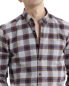 เสื้อเชิ้ตผ้าฝ้ายลายสก็อตสีเทาอ่อนและสีน้ำตาลสนิม แขนยาว ติดกระดุม ทรงลำลอง สั่งผลิตได้ตามแบบ OEM  ทรงพอดีตัว - Product Image 4