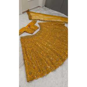 Lehenga Choli de Diseño Indio y Pakistaní para Fiestas con Lentejuelas y Bordado Dori - Product Image 2