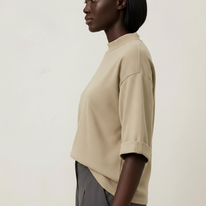 T-shirts de sport athlétiques respirants pour femmes, col rond, coupe ample, 100 % coton, personnalisables avec logo, unis et sans motifs. - Product Image 2