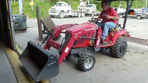 Prix d'usine Massey Ferguson GC2400 Tracteur Chargeur 4x4 80 CV pour Moteur Diesel Climatiseur Équipement Agricole Frontal - Product Image 6
