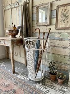 Porte-parapluie moderne en métal blanc avec motif floral ajouré – Solution de rangement élégante pour les entrées de maison – Fabriqué en Inde - Product Image 2