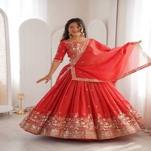 Ensemble Lehenga en Soie Scintillante VASTRA COTTAGE avec Broderie de Fil et de Paillettes, Lehenga à Fort Volume Entièrement Cousu, Collection Choli Non Cousu - Product Image 6