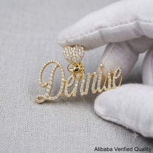 Colgantes de Corazón con Letra Minimalista de Moissanita Helada Personalizables y Modernos, de Oro Sólido de 10K, con Escritura Cursiva, Dijes de Collar Unisex para Regalo - Product Image 1