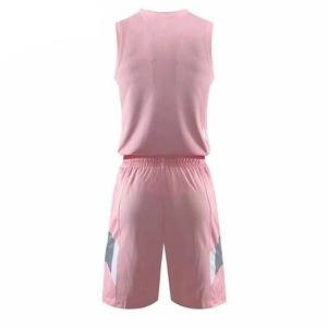 Maillot de basket-ball d'inspiration rétro, design vintage, tissu respirant moderne, coupe confortable, parfait pour les fans, les joueurs et les collectionneurs - Product Image 4