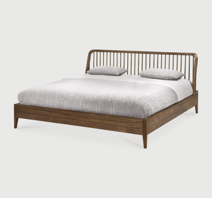 Lit plateforme King Size en teck massif, style Mid-Century Modern, avec tête de lit incurvée à tiges, design minimaliste et rembourré - Product Image 6