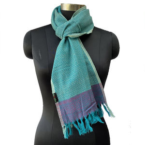 Écharpe de luxe pour femme, douce et légère, châle élégant imprimé, idéal pour toutes les saisons, emballage cadeau prêt à l'emploi, design personnalisé - Product Image 1