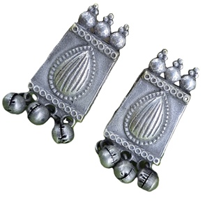 Boucles d'oreilles clous en laiton plaqué argent antique de qualité supérieure, pendantes Ghungroo, serti clos, bijoux tendance, en stock, livraison rapide - Product Image 1