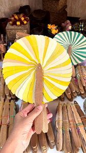 พัดไม้ไผ่ทำมือ พัดใบปาล์ม พัดมะพร้าว พัดสีสันสดใส ของที่ระลึกงานฝีมือแบบดั้งเดิมจากเวียดนาม - Product Image 2