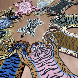 Tapis en laine tissés à la main en forme de tigre tibétain, motif peau d'animal exotique, tapis colorés en gros - Product Image 1