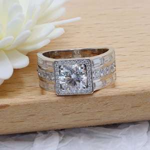 Anillo de Compromiso de Moissanita con Diseño Halo, Corte Brillante Redondo de 1.50 CT, D VVS1, Plata de Ley S925, Anillo Unisex, Regalo de Boda - Product Image 3