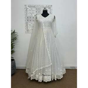 Magnifique robe et dupatta taille XL avec broderie au fil et sequins pour les occasions spéciales - Product Image 3