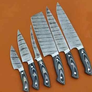 Ensemble de couteaux de chef professionnels en acier Damas avec manche en bois, accessoire de cuisine très demandé - Product Image 3
