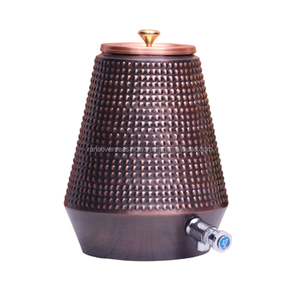 Dispensador de agua de cobre puro 100% para encimera Ayurveda de calidad superior de estilo único con tapa de latón y grifo de acero para el hogar - Product Image 2