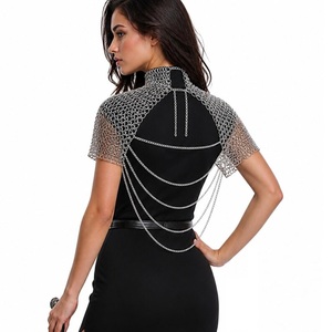 Top de malla de acero inoxidable plateado con vestido negro y espada para un look de armadura a la moda - Product Image 2