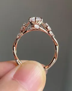 Anillo de Compromiso de Oro Macizo con Corte Marquesa, Anillo Solitario de Oro Macizo Vintage con Diamantes Agrupados, Joyería Nupcial Única y Regalo para Ella - Product Image 4