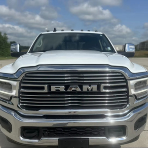 Camioneta RAM 3500 Laramie 4WD Deluxe Premium 2024 con Navegación, Transmisión Automática y Faros LED - Product Image 1