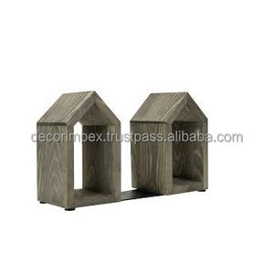 Los sujetalibros presentan una forma distintiva en abanico con detalles recortados y elegantes pergaminos en la base - Product Image 3