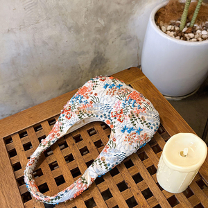 Sac fourre-tout vintage fait main indien demi-lune avec broderie florale en perles et motif floral en point de croix - Product Image 2