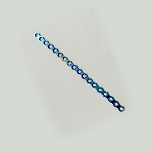 Plaques osseuses maxillo-faciales en titane bleu, instruments chirurgicaux, qualité hospitalière - Product Image 6